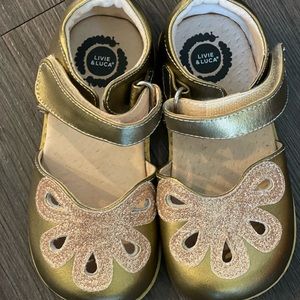 VGUC - Livie and Luca Gold Petals, size 6 toddler